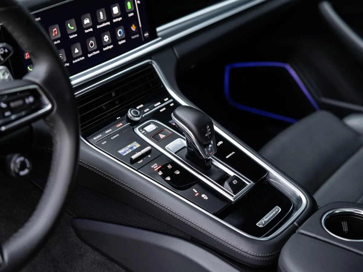 2.9 4S E-Hybrid | SPORTDESIGN | SPORTCHRONO | SPORTUITLAATSYSTEEM | PDLS+ | PASM LUCHTVERING | ACHTERASBESTURING | BOSE | SOFTCLOSE | SFEERVERLICHTING | PANORAMA/SCHUIF-KANTELDAK | NL AUTO |
