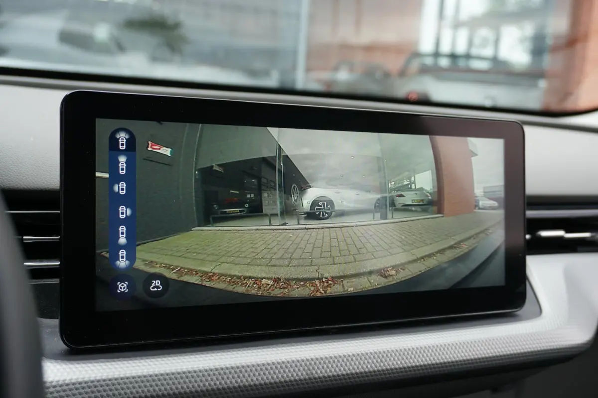 63kWh + 360 CAMERA / ADAPTIEVE CRUISE /