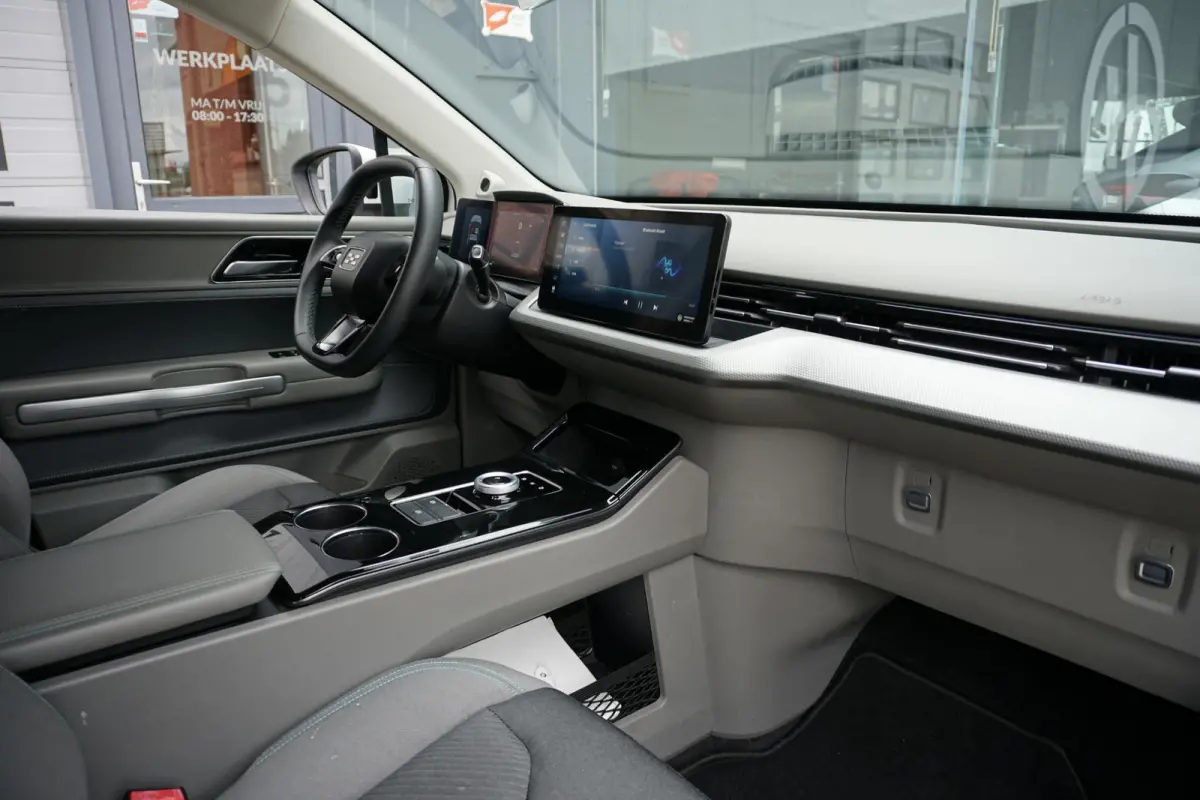 63kWh + 360 CAMERA / ADAPTIEVE CRUISE /