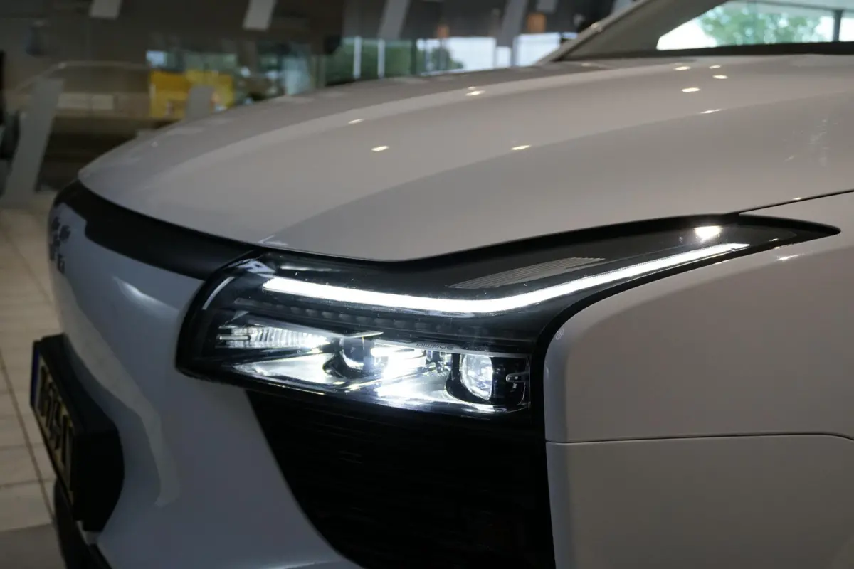 63kWh + 360 CAMERA / ADAPTIEVE CRUISE /