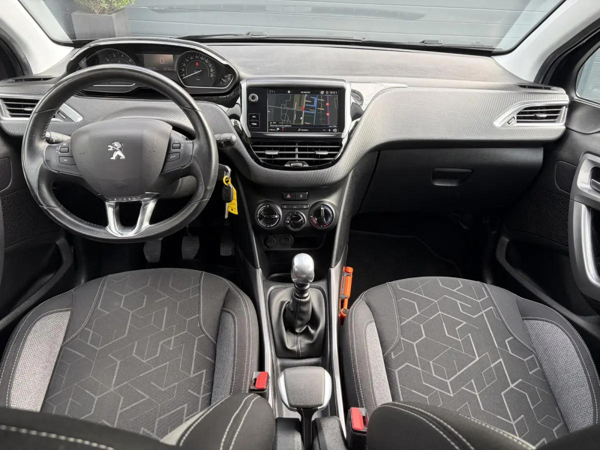 1.2 PureTech Blue Lion 2e Eigenaar,131pk,Carplay,Navi,Dealer Onderhouden,6 Bak,D-riem vv in 2024,Pdc,N.A.P,Apk tot 04-2027