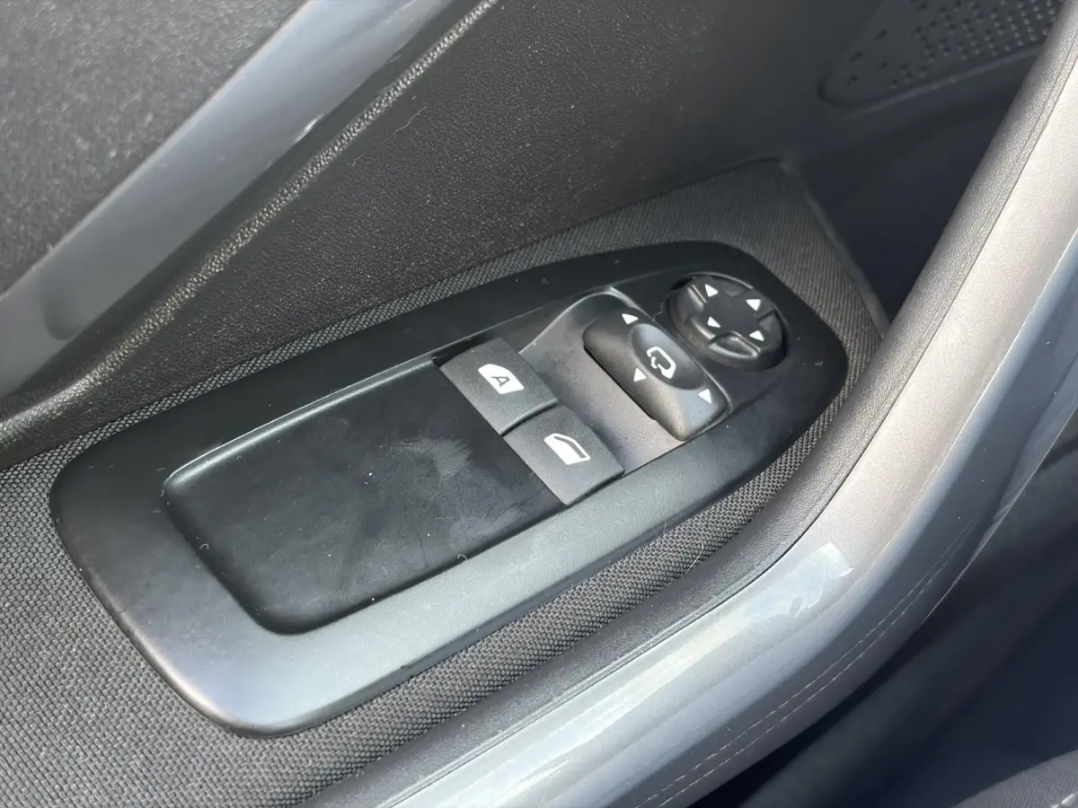 1.2 PureTech Blue Lion 2e Eigenaar,131pk,Carplay,Navi,Dealer Onderhouden,6 Bak,D-riem vv in 2024,Pdc,N.A.P,Apk tot 04-2027