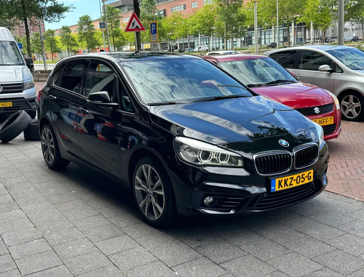 220i High Executive Aut Navi Clima PDC Stoelverwarming