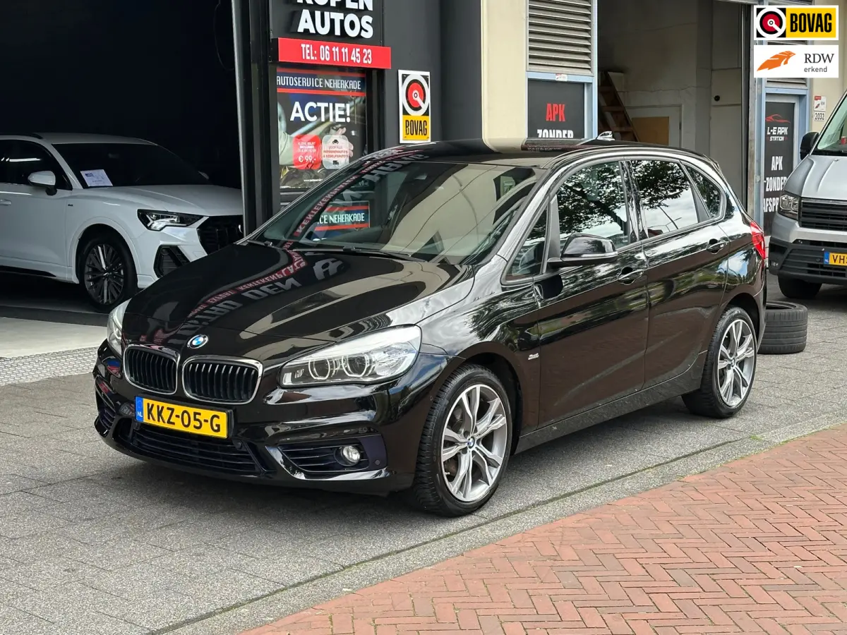 220i High Executive Aut Navi Clima PDC Stoelverwarming