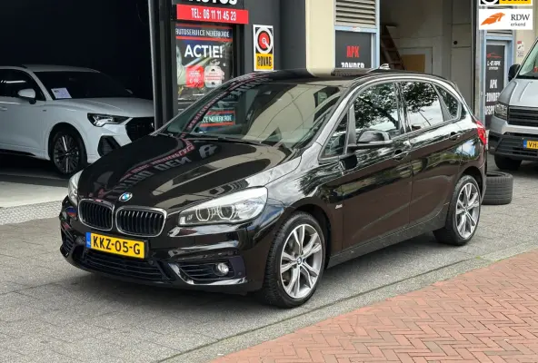 220i High Executive Aut Navi Clima PDC Stoelverwarming