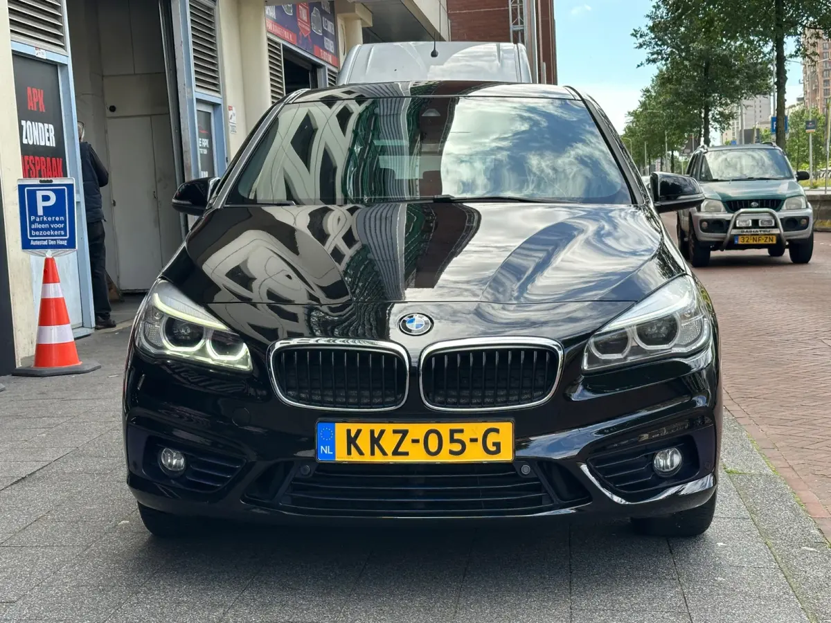220i High Executive Aut Navi Clima PDC Stoelverwarming