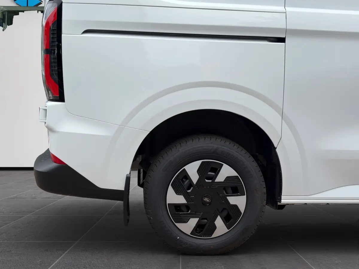 320 L1H1 136pk Trend 71 kWh | Nieuw! | WLTP range 370km | Ford Protect 2+3 jaar | Laadruimte afwerking |