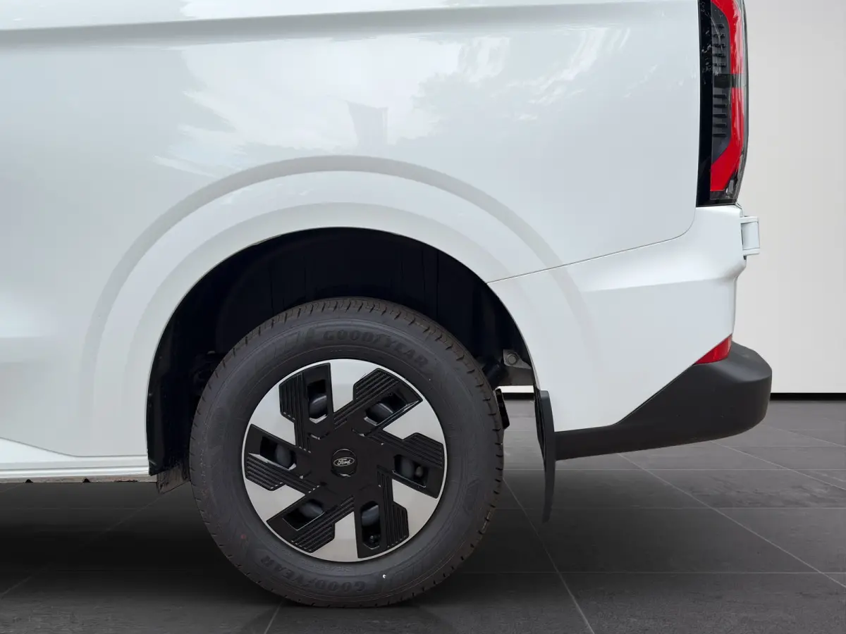 320 L1H1 136pk Trend 71 kWh | Nieuw! | WLTP range 370km | Ford Protect 2+3 jaar | Laadruimte afwerking |