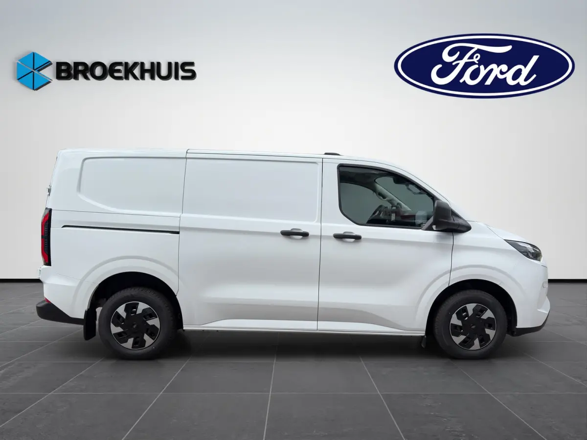 320 L1H1 136pk Trend 71 kWh | Nieuw! | WLTP range 370km | Ford Protect 2+3 jaar | Laadruimte afwerking |