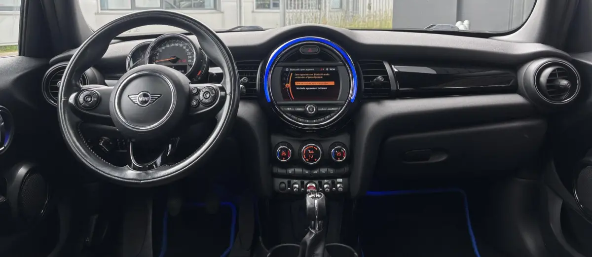 1.5 Cooper Chili 136PK | PANO | NL AUTO | Luxe Stoelen | Parkeersensoren | Airco | Navigatie | Cruise Control | 2 Sleutels | Lichtmetalen Velgen |