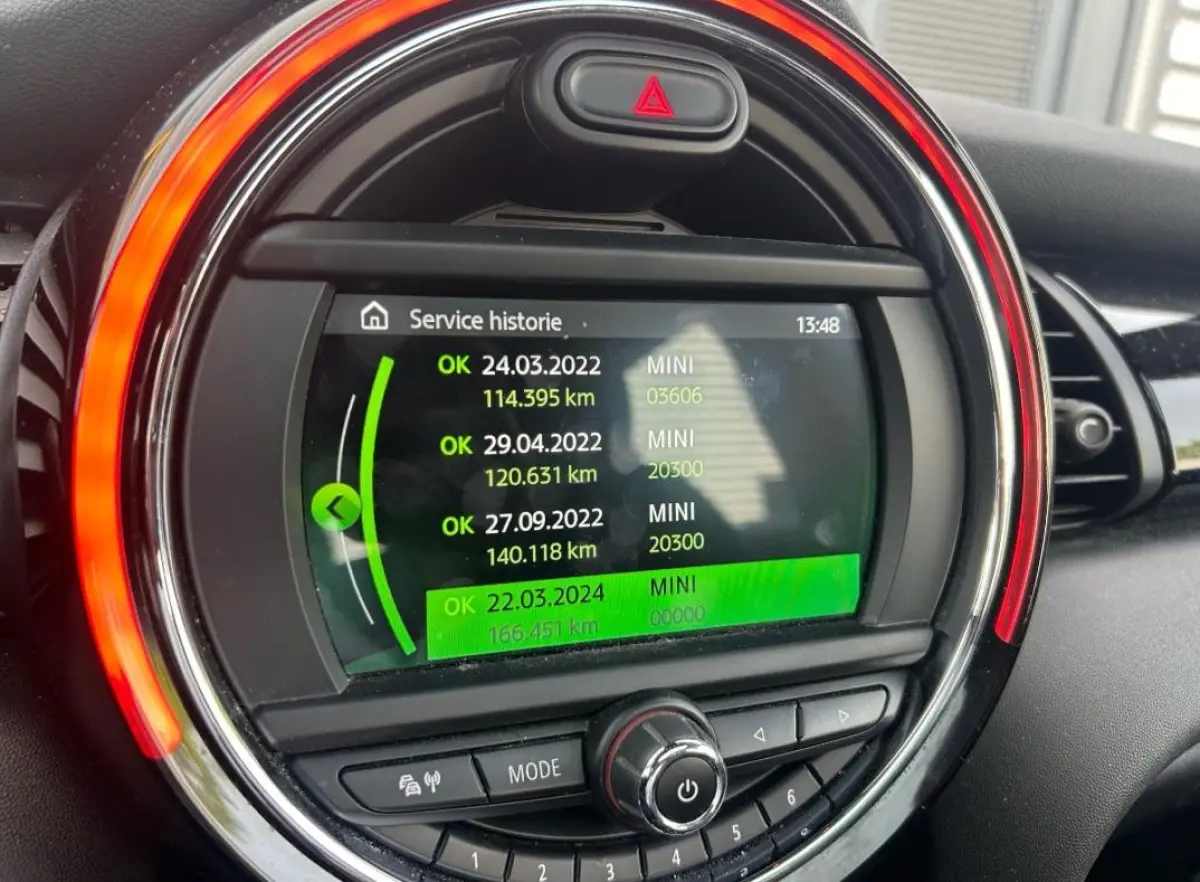 1.5 Cooper Chili 136PK | PANO | NL AUTO | Luxe Stoelen | Parkeersensoren | Airco | Navigatie | Cruise Control | 2 Sleutels | Lichtmetalen Velgen |