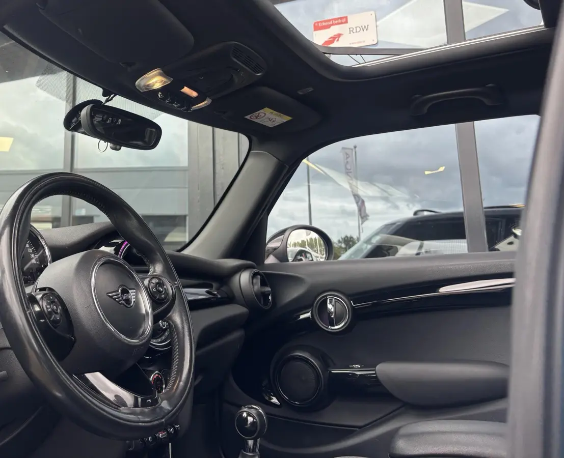 1.5 Cooper Chili 136PK | PANO | NL AUTO | Luxe Stoelen | Parkeersensoren | Airco | Navigatie | Cruise Control | 2 Sleutels | Lichtmetalen Velgen |