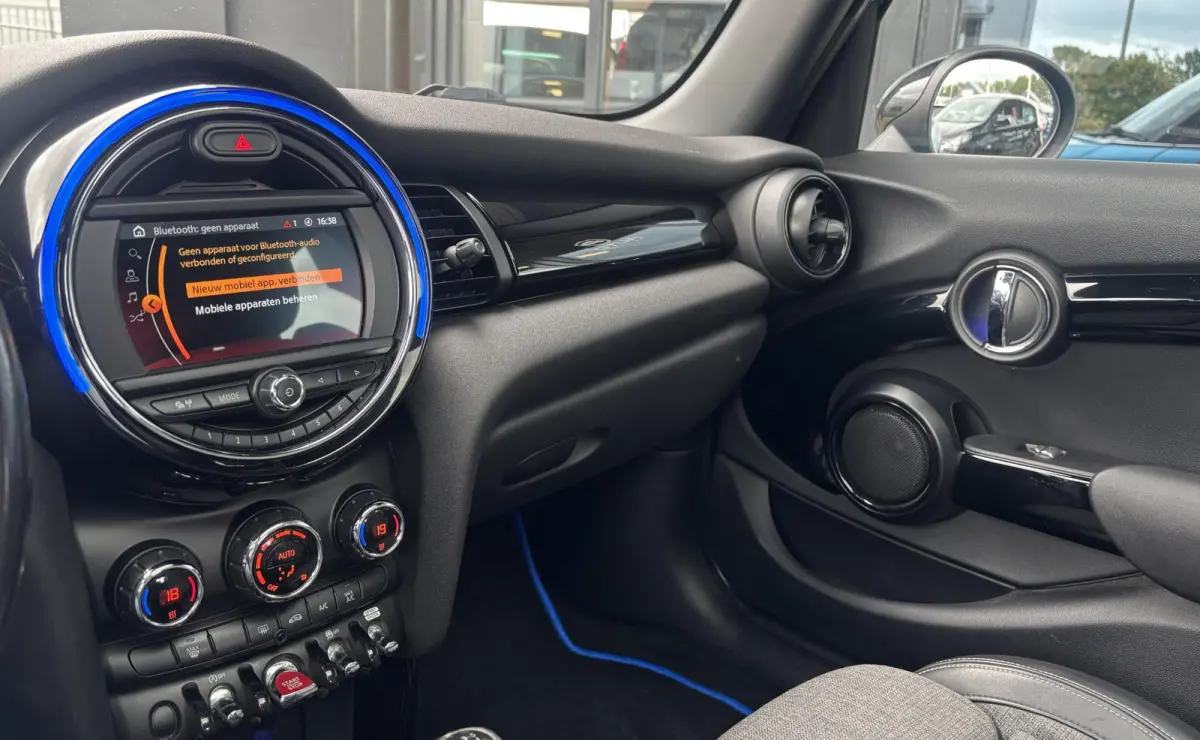 1.5 Cooper Chili 136PK | PANO | NL AUTO | Luxe Stoelen | Parkeersensoren | Airco | Navigatie | Cruise Control | 2 Sleutels | Lichtmetalen Velgen |