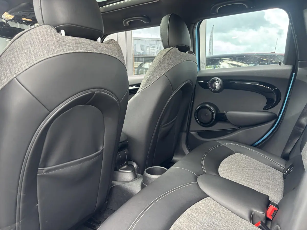 1.5 Cooper Chili 136PK | PANO | NL AUTO | Luxe Stoelen | Parkeersensoren | Airco | Navigatie | Cruise Control | 2 Sleutels | Lichtmetalen Velgen |