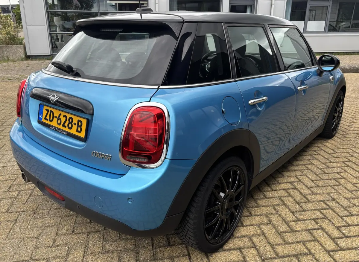 1.5 Cooper Chili 136PK | PANO | NL AUTO | Luxe Stoelen | Parkeersensoren | Airco | Navigatie | Cruise Control | 2 Sleutels | Lichtmetalen Velgen |