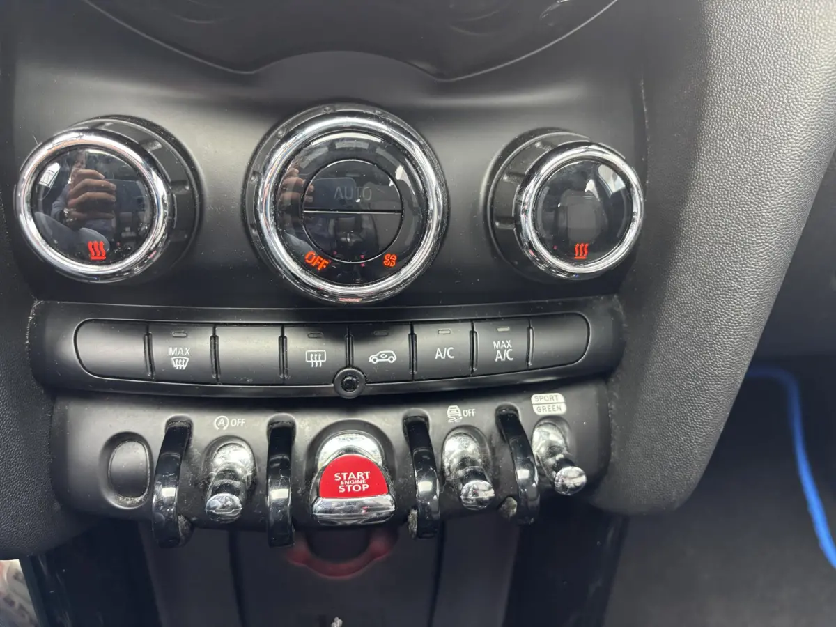 1.5 Cooper Chili 136PK | PANO | NL AUTO | Luxe Stoelen | Parkeersensoren | Airco | Navigatie | Cruise Control | 2 Sleutels | Lichtmetalen Velgen |