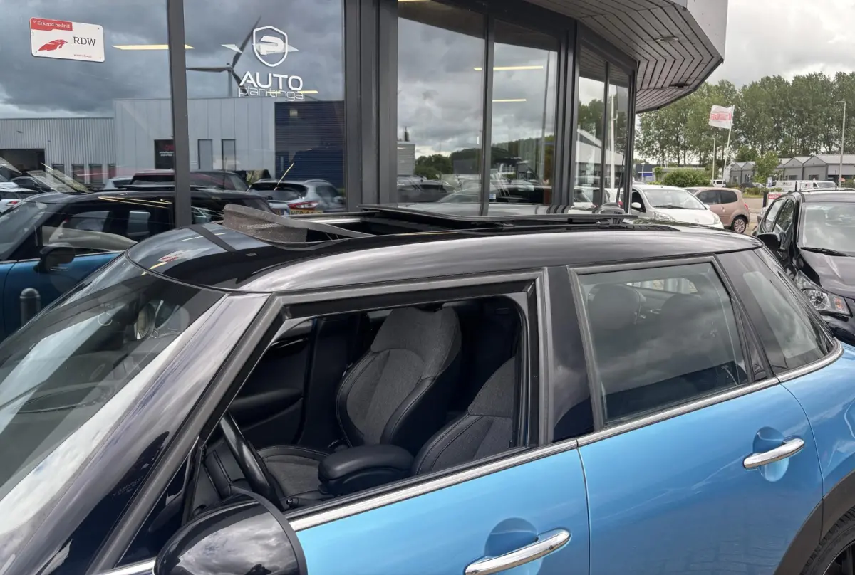 1.5 Cooper Chili 136PK | PANO | NL AUTO | Luxe Stoelen | Parkeersensoren | Airco | Navigatie | Cruise Control | 2 Sleutels | Lichtmetalen Velgen |