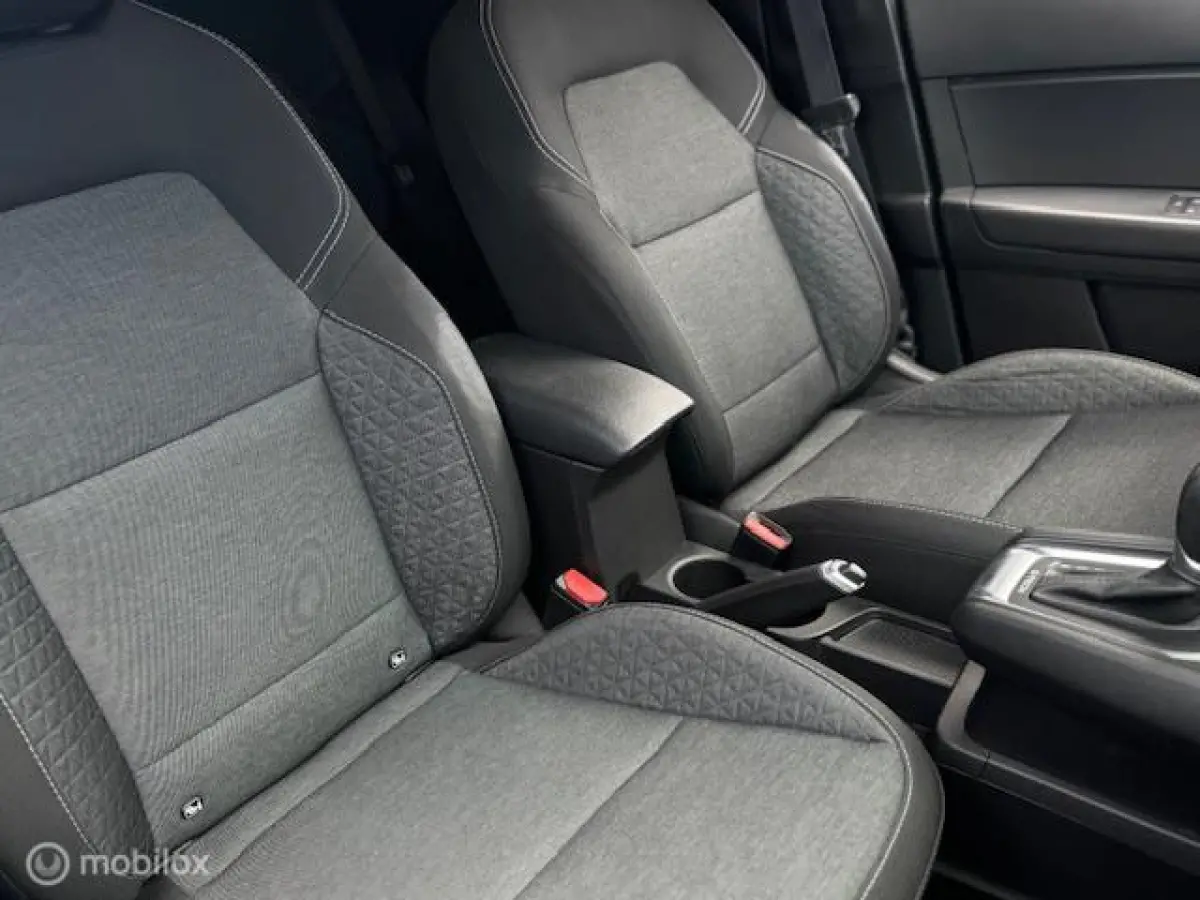 1.6 E-Tech Hybrid 145 Intens