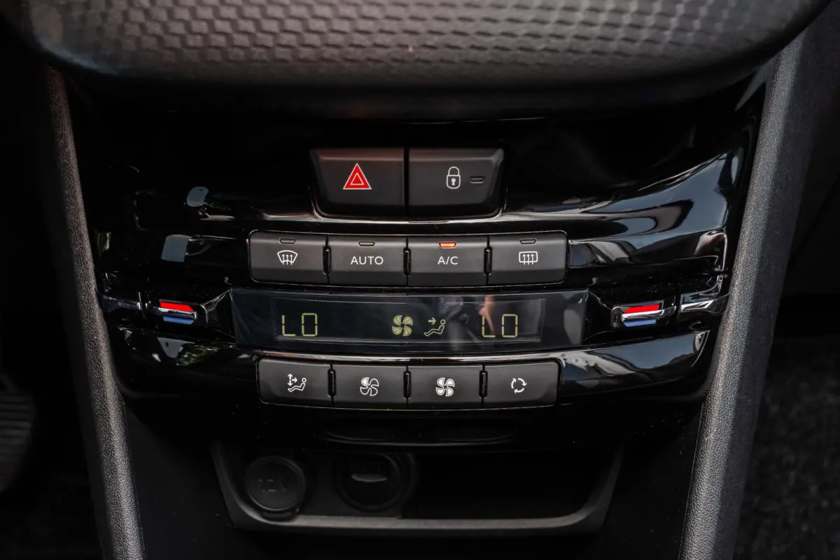 1.2 PureTech Allure Pano. 48.600 km +NAP NL-auto
