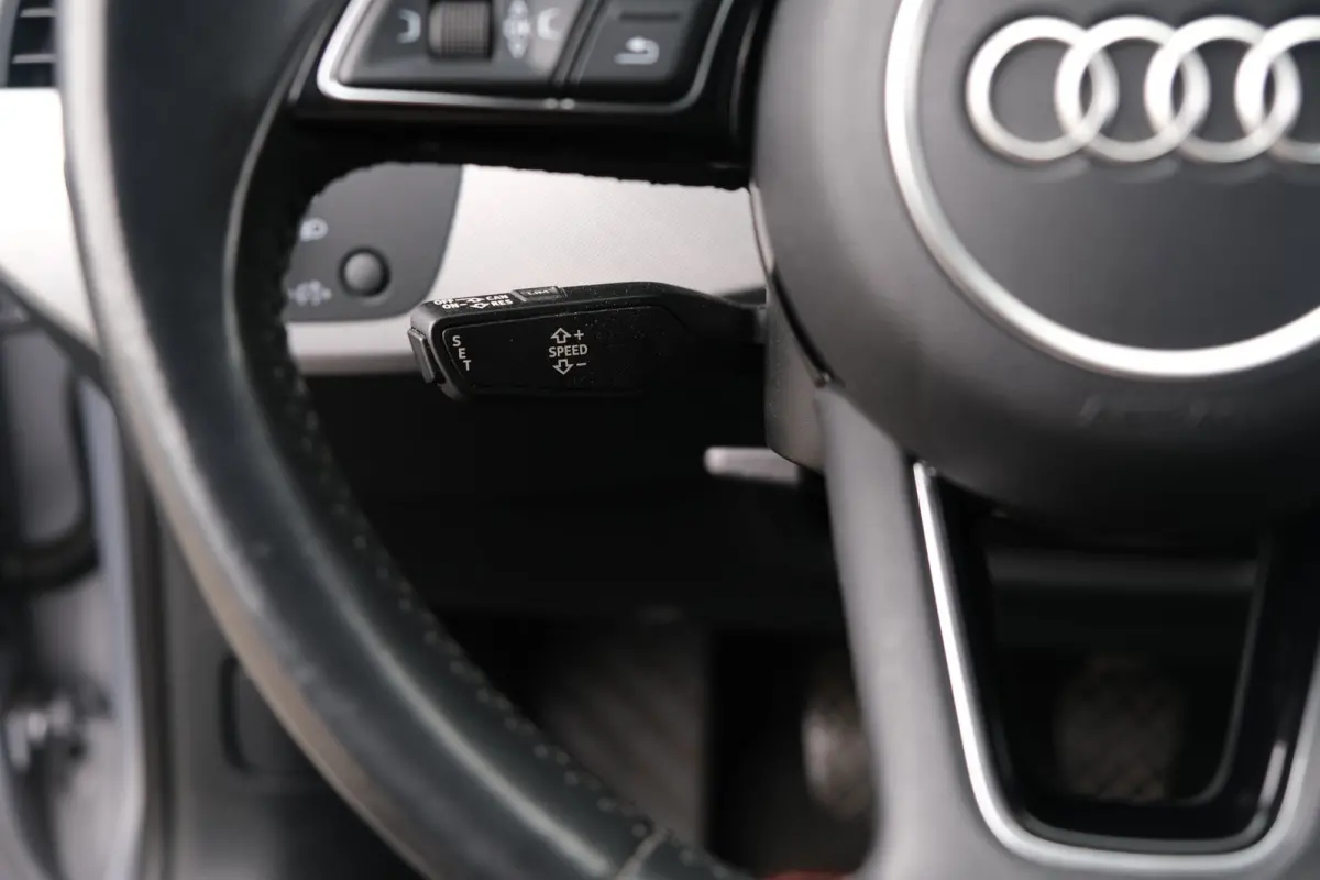 35 TFSI S-Line Virtual Navi Led Cruise Pdc