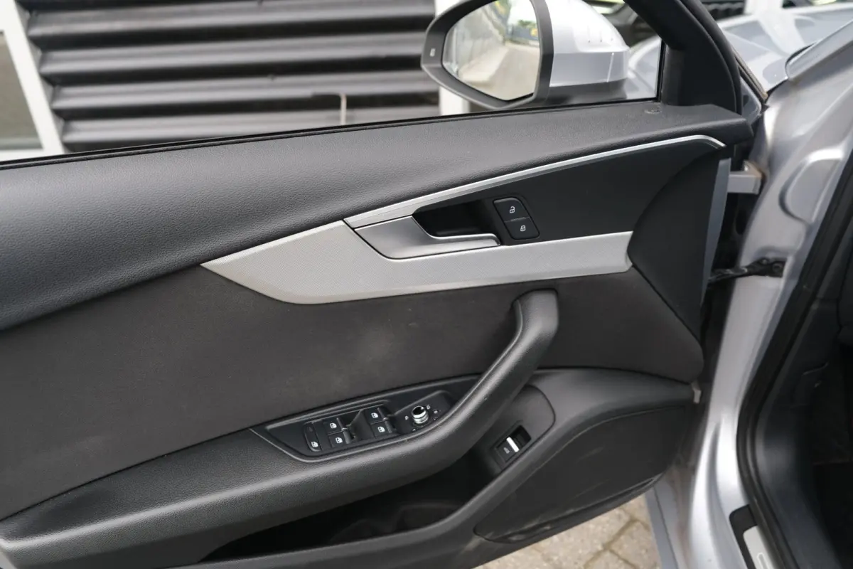 35 TFSI S-Line Virtual Navi Led Cruise Pdc