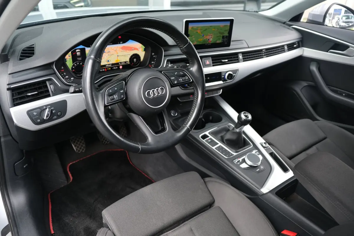 35 TFSI S-Line Virtual Navi Led Cruise Pdc