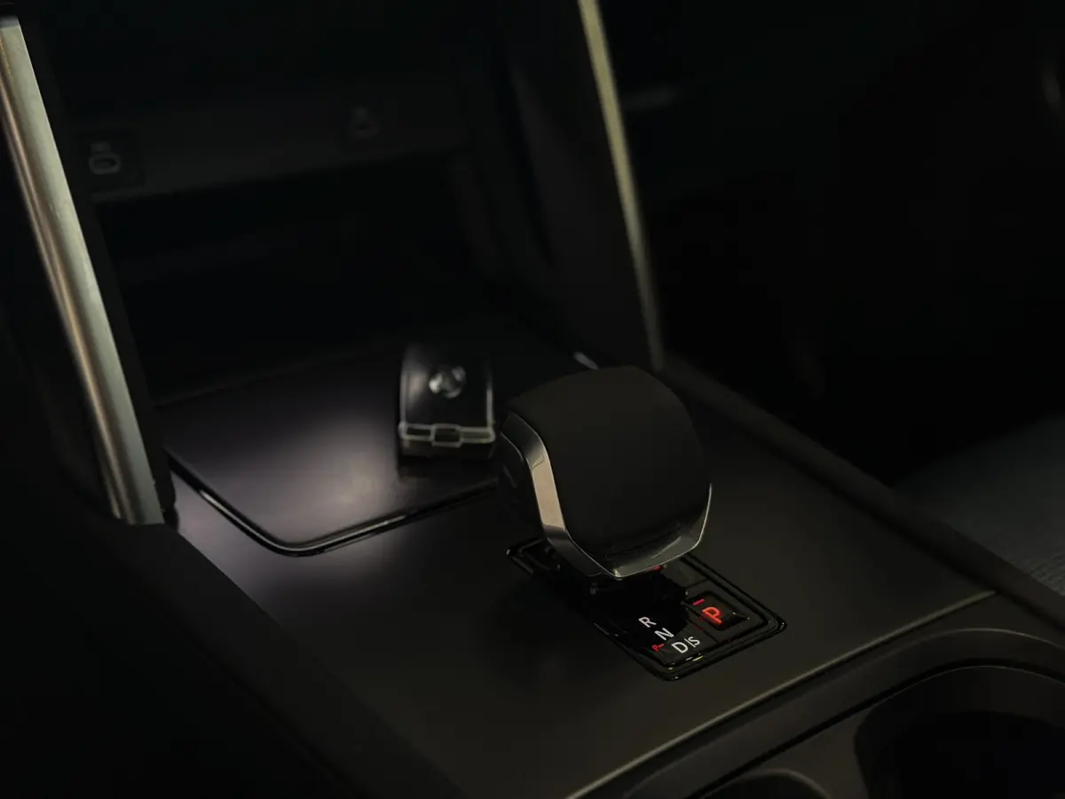 P300e 1.5 S Facelift | Trekh | Pano | Meridian | Memory | 12/23