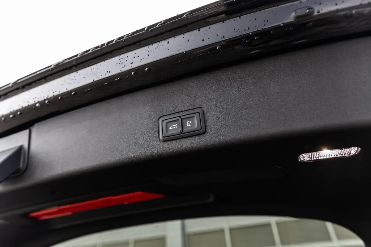 1.5 e-hybrid 272pk S edition | Leder interieur | Tech Plus pakket | 19'' velgen