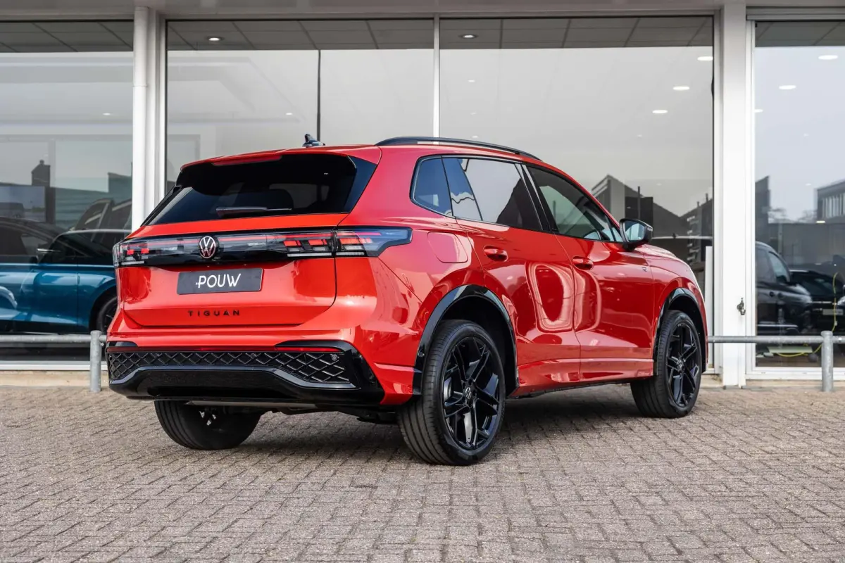 1.5 eHybrid 204pk R-Line Edition | Panoramadak | Leder | Trekhaak | Stoel Ventilatie