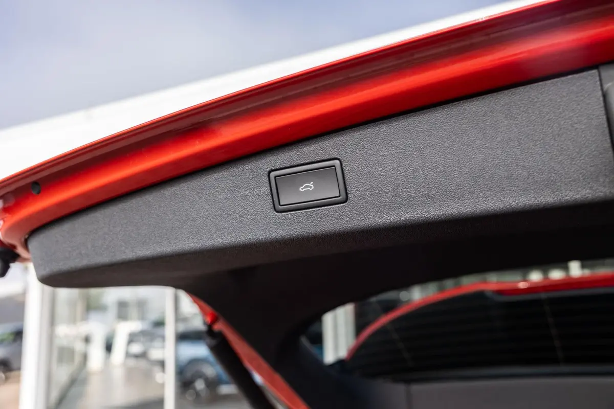 1.5 eHybrid 204pk R-Line Edition | Panoramadak | Leder | Trekhaak | Stoel Ventilatie