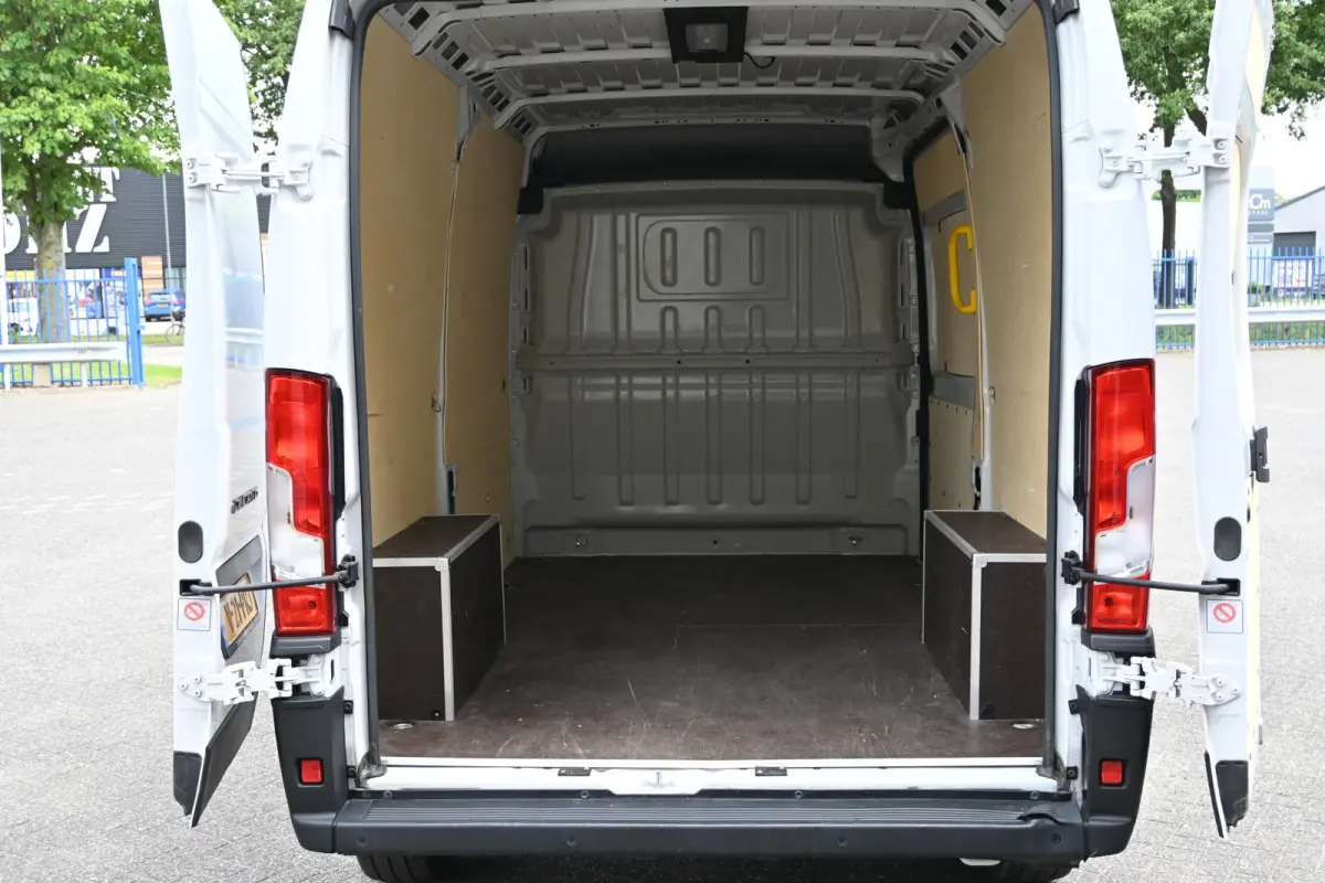L2H2 2.2 MultiJet 140 pk 3.5t Camera, Cruise control, 270 Graden deuren