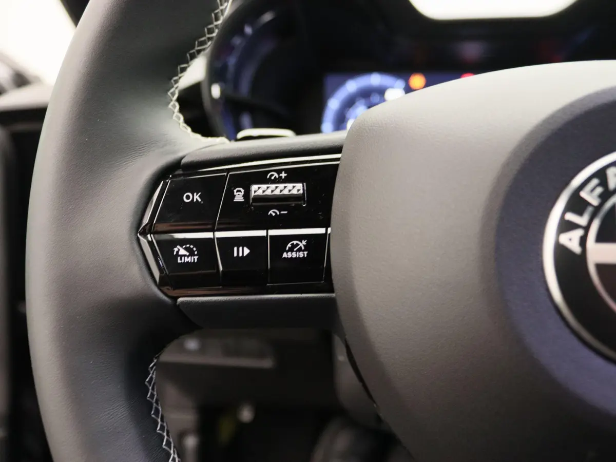 1.2 Turbo Hybrid Ibrida Sport Speciale | Alcantara | Technopack | Speciale Actie korting! |