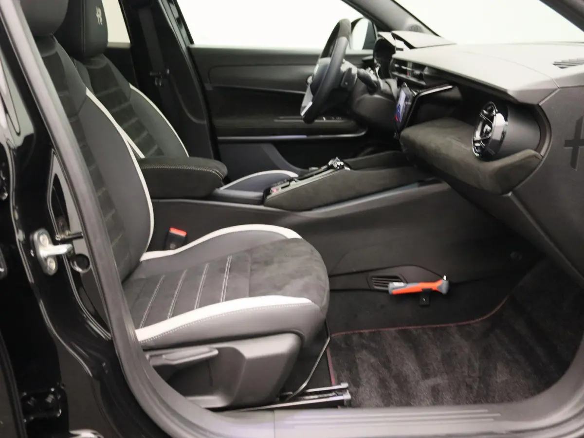 1.2 Turbo Hybrid Ibrida Sport Speciale | Alcantara | Technopack | Speciale Actie korting! |