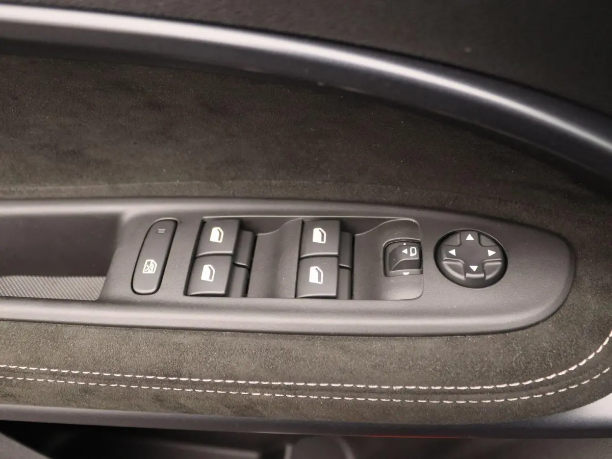 1.2 Turbo Hybrid Ibrida Sport Speciale | Alcantara | Technopack | Speciale Actie korting! |