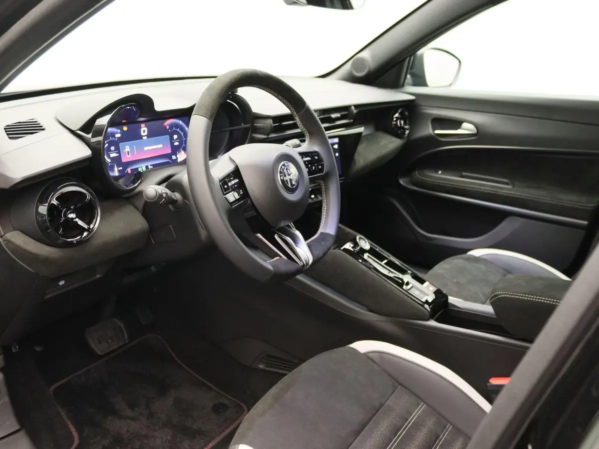 1.2 Turbo Hybrid Ibrida Sport Speciale | Alcantara | Technopack | Speciale Actie korting! |