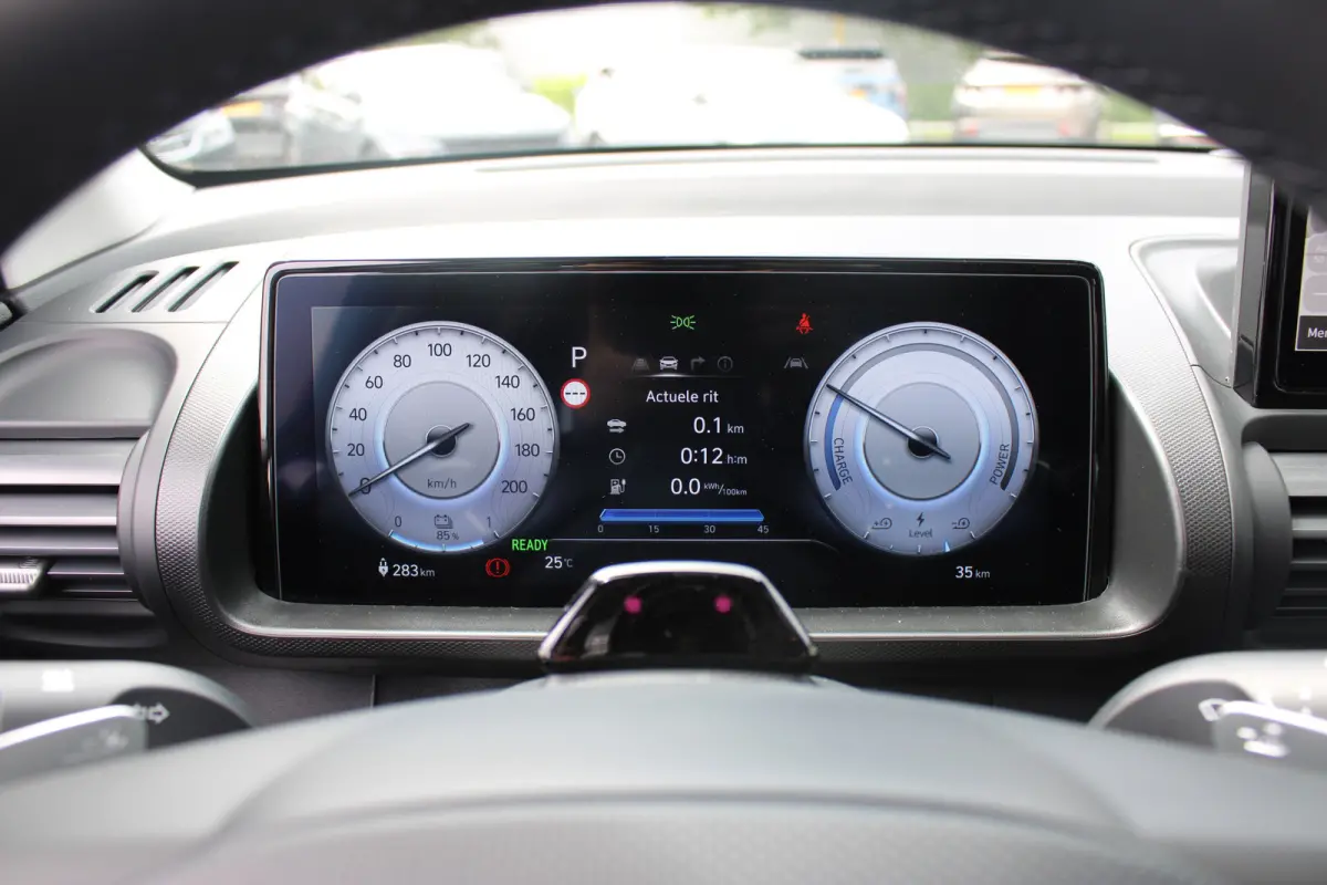 Evolve Sky 49 kWh | Tweekleurig| Glazen dak | Stoelverwarming | Warmtepomp | Stuurwielverwarming | | Achteruitrijcamera | Airco (automatisch) | Bagagedek