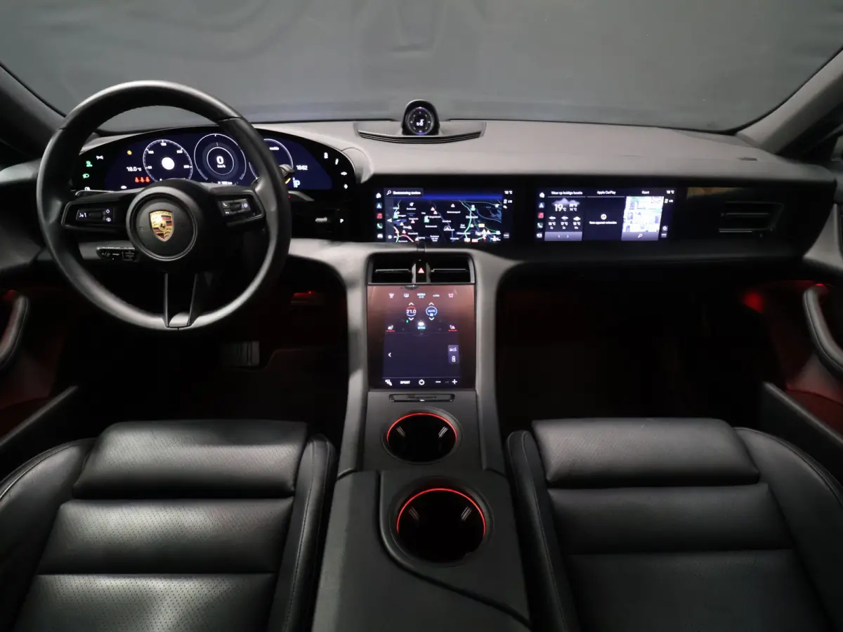 4 93 kWh [LUCHTVERING, ADAPTIVE CRUISE, MEMORY SEATS, APPLE CARPLAY, ANDROID, CAMERA, PDC V+A, STOELVERWARMING, DIGITAL DASH, MULTIFUNCTIONEEL STUURWIEL, ELEKTRISCHE ACHTERKLEP, NAVIGATIE, N