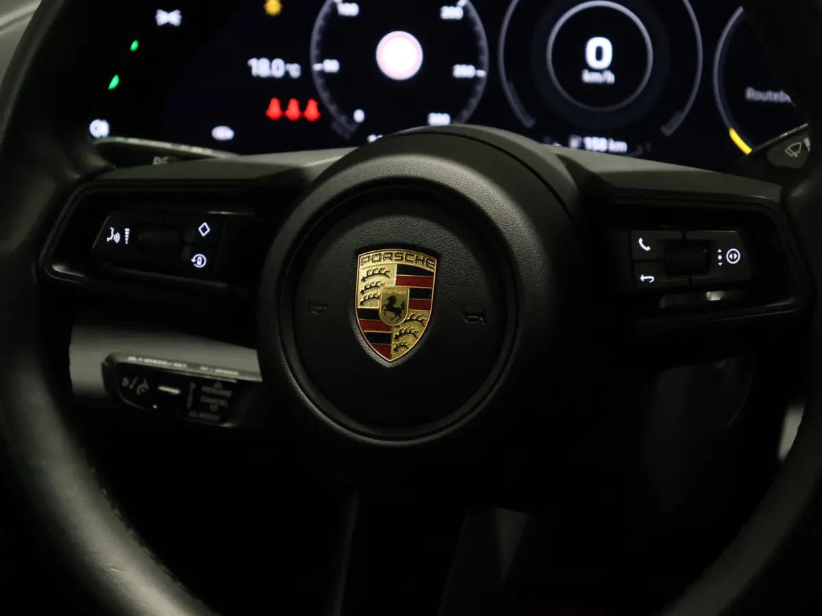 4 93 kWh [LUCHTVERING, ADAPTIVE CRUISE, MEMORY SEATS, APPLE CARPLAY, ANDROID, CAMERA, PDC V+A, STOELVERWARMING, DIGITAL DASH, MULTIFUNCTIONEEL STUURWIEL, ELEKTRISCHE ACHTERKLEP, NAVIGATIE, N