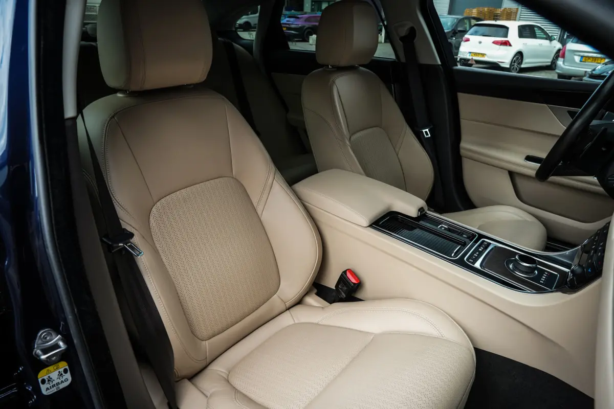 2.0 Turbo Prestige | NL-Auto | Leder Beige | Navigatie | PDC met Camera | Privacy Glass | Xenon | BTW-Auto |