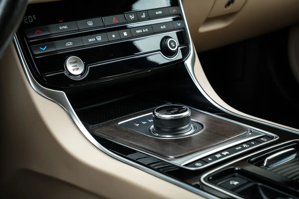 2.0 Turbo Prestige | NL-Auto | Leder Beige | Navigatie | PDC met Camera | Privacy Glass | Xenon | BTW-Auto |