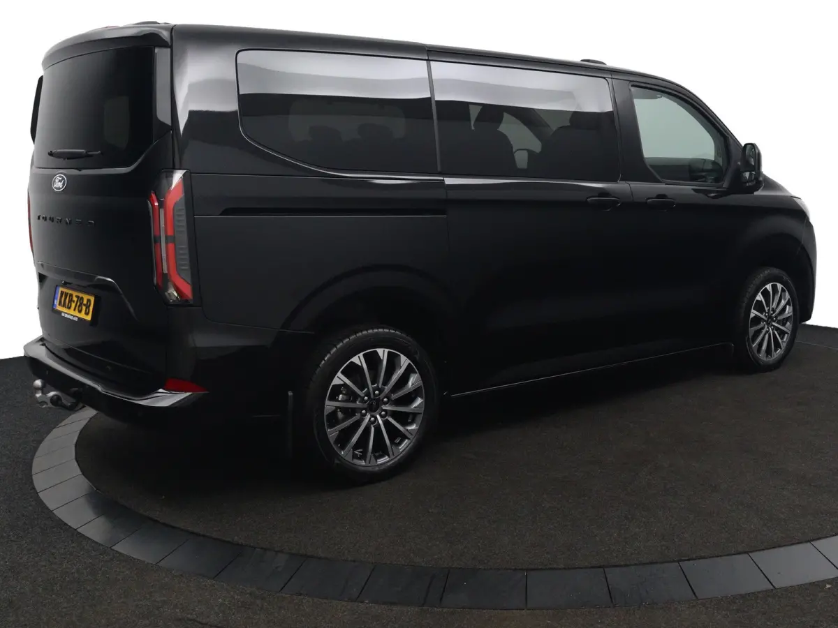 Tourneo 340 2.5 PHEV L1H1 Titanium X | 8-Persoons | Panoramadak | B&O | Trekhaak | Leder | 360 Camera | Navigatie | Elektrische Stoel Voorstoelen | Adaptive Cruise | BLIS