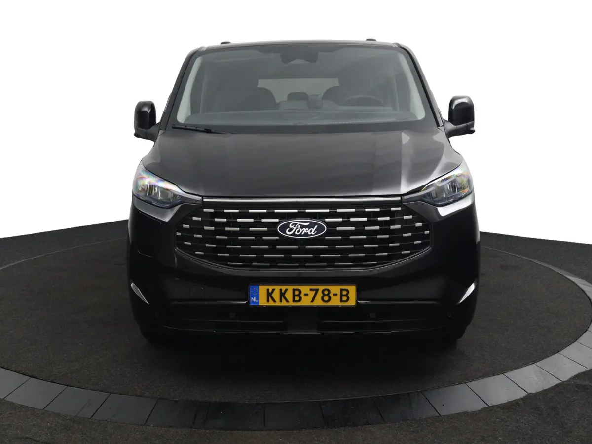 Tourneo 340 2.5 PHEV L1H1 Titanium X | 8-Persoons | Panoramadak | B&O | Trekhaak | Leder | 360 Camera | Navigatie | Elektrische Stoel Voorstoelen | Adaptive Cruise | BLIS