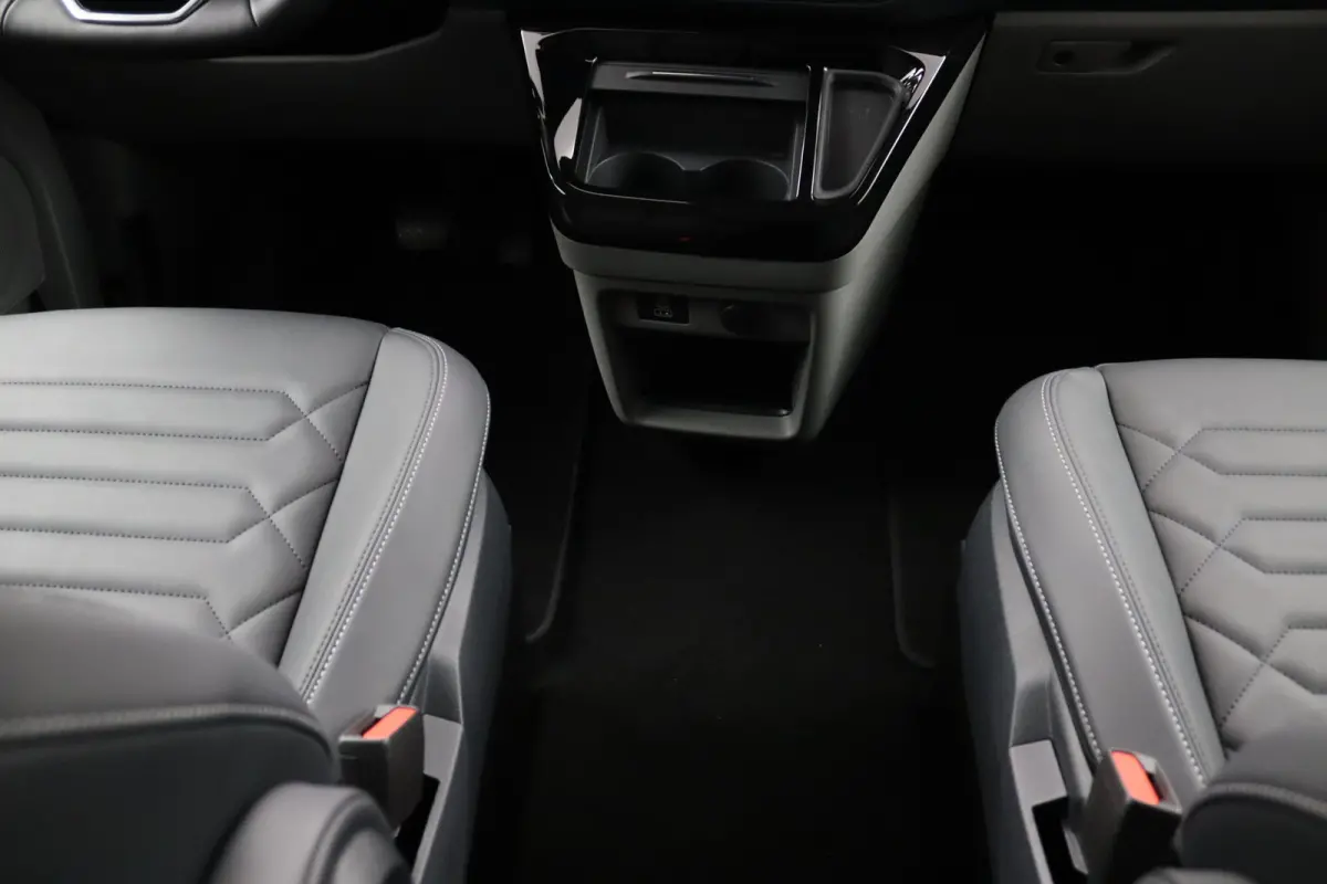 Tourneo 340 2.5 PHEV L1H1 Titanium X | 8-Persoons | Panoramadak | B&O | Trekhaak | Leder | 360 Camera | Navigatie | Elektrische Stoel Voorstoelen | Adaptive Cruise | BLIS