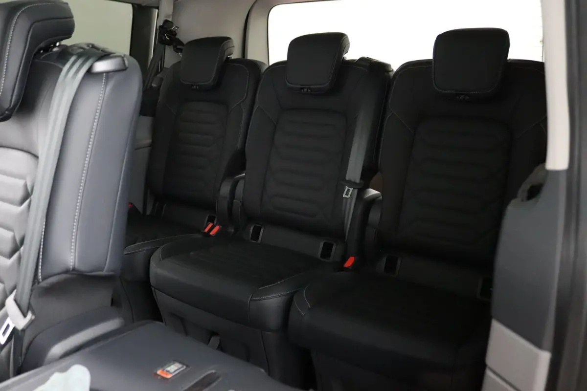 Tourneo 340 2.5 PHEV L1H1 Titanium X | 8-Persoons | Panoramadak | B&O | Trekhaak | Leder | 360 Camera | Navigatie | Elektrische Stoel Voorstoelen | Adaptive Cruise | BLIS