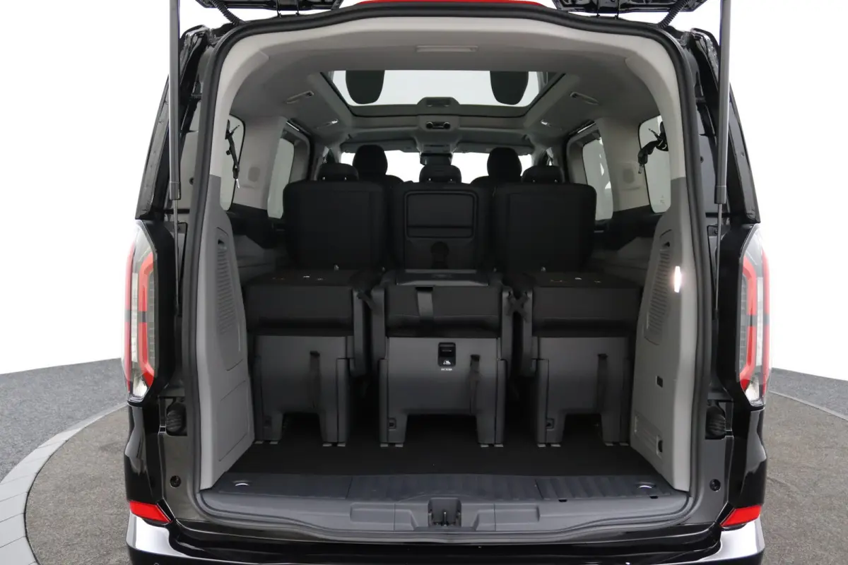 Tourneo 340 2.5 PHEV L1H1 Titanium X | 8-Persoons | Panoramadak | B&O | Trekhaak | Leder | 360 Camera | Navigatie | Elektrische Stoel Voorstoelen | Adaptive Cruise | BLIS
