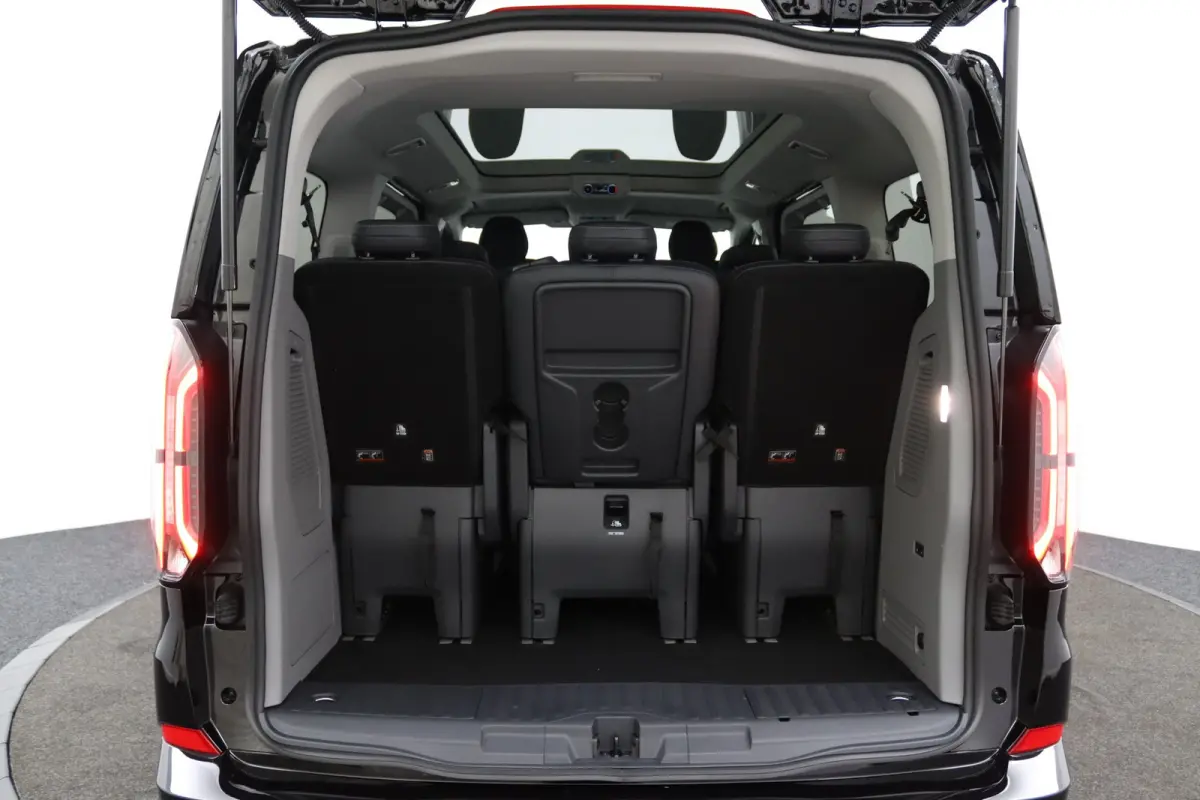 Tourneo 340 2.5 PHEV L1H1 Titanium X | 8-Persoons | Panoramadak | B&O | Trekhaak | Leder | 360 Camera | Navigatie | Elektrische Stoel Voorstoelen | Adaptive Cruise | BLIS