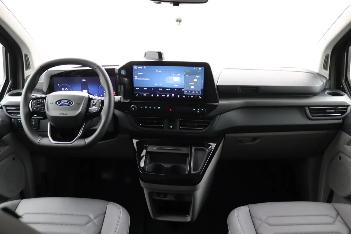Tourneo 340 2.5 PHEV L1H1 Titanium X | 8-Persoons | Panoramadak | B&O | Trekhaak | Leder | 360 Camera | Navigatie | Elektrische Stoel Voorstoelen | Adaptive Cruise | BLIS