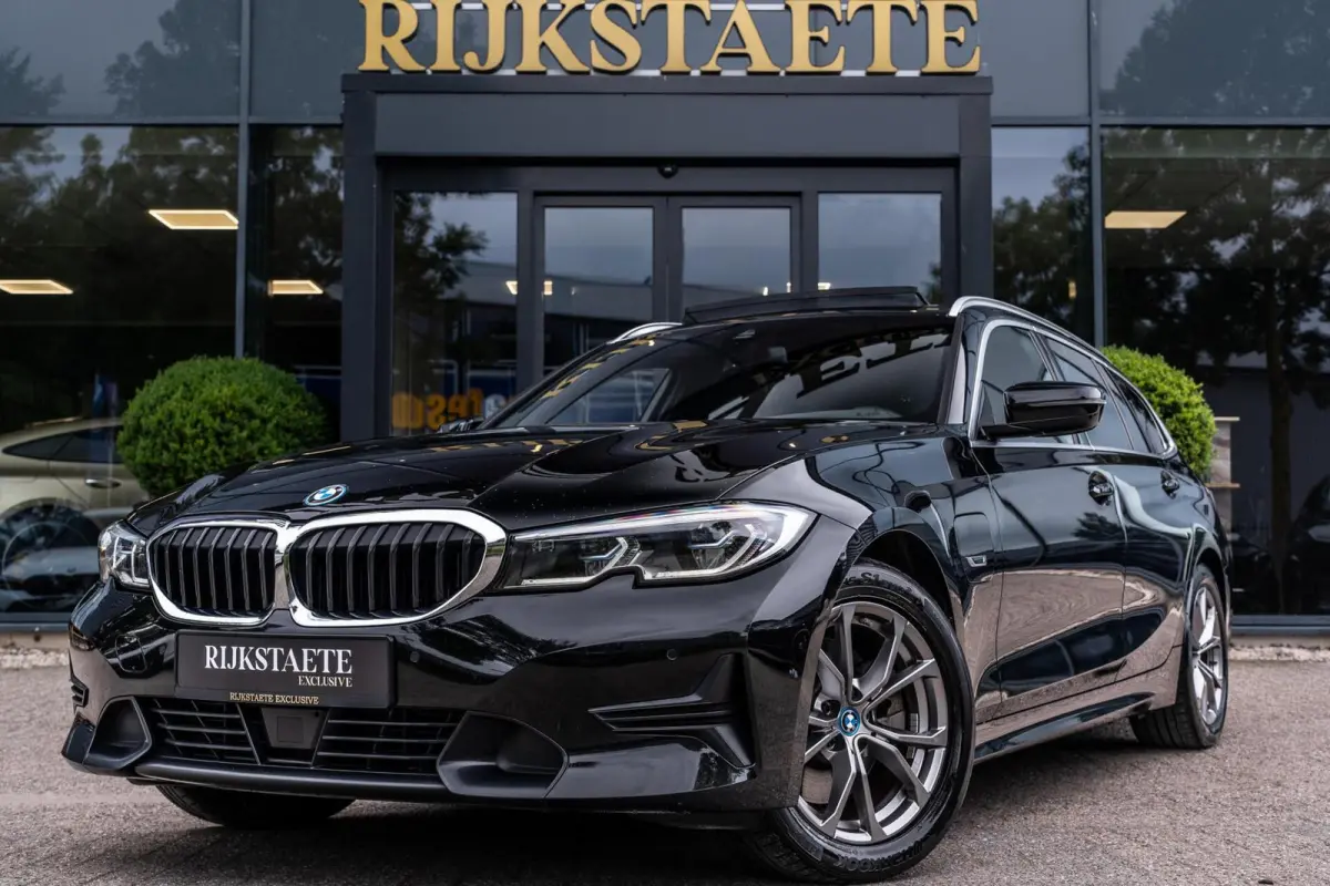 320e xDrive|PANO|SFEER|CAMERA|ACC|17''
