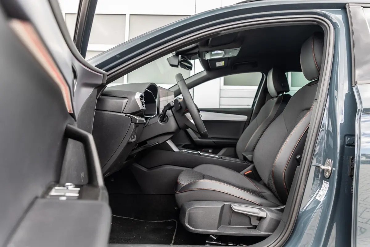 1.5 TSI e-Hybrid 204pk FR Business | Stoel-/ Stuurwielverwarming | 18" Velgen