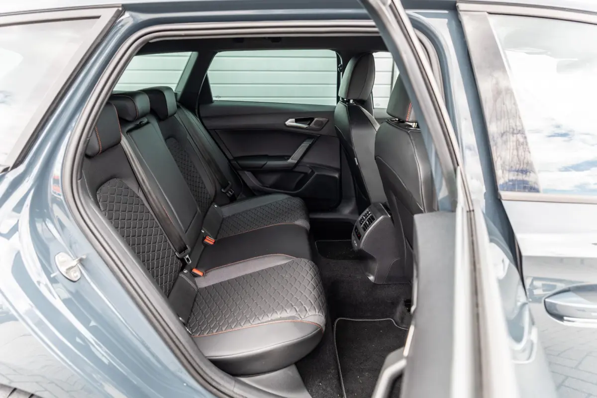 1.5 TSI e-Hybrid 204pk FR Business | Stoel-/ Stuurwielverwarming | 18" Velgen